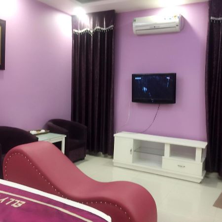 Elly Hotel Hanoi Exteriör bild